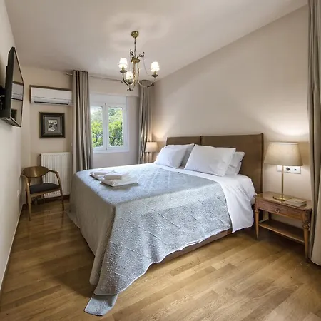 2 Bedroom Flat Next To Acropolis Athens