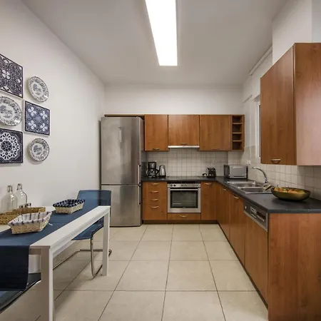 2 Bedroom Flat Next To Acropolis Apartment *