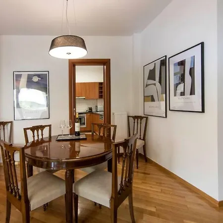 2 Bedroom Flat Next To Acropolis Apartment *